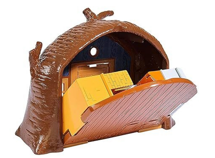 Masha and the Bear – Bear's House Playset with Masha & Bear Figures